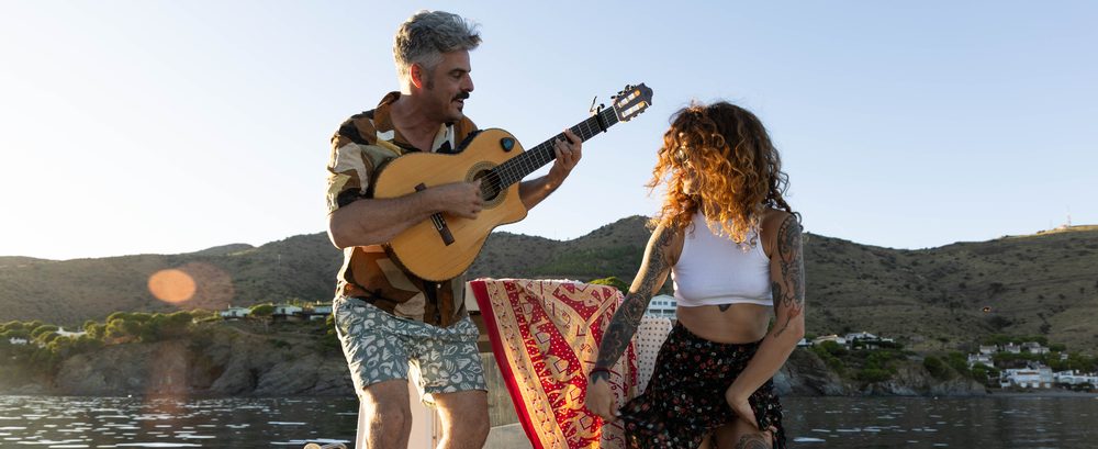 Anita y Domi al atardecer en el Cap de Creus — LiveLola