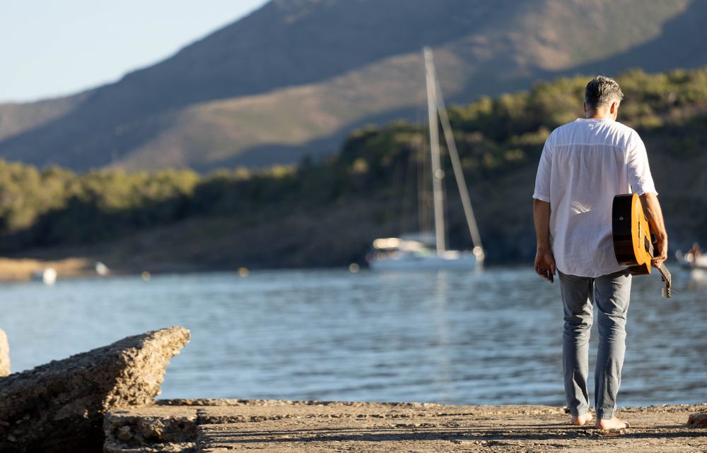 Domi de LiveLola en la costa de Port de la Selva
